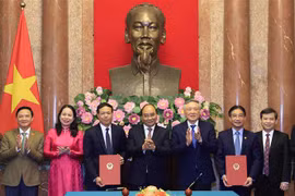 Signature des règlements sur la coordination entre le Bureau du président et les organes judiciaires