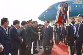 Le président de l’AN Vuong Dinh Hue entame une visite officielle au Cambodge et assiste à l'AIPA-43