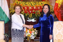 La vice-présidente Vo Thi Anh Xuan reçoit la 1ère premier vice-présidente de l'AN hongroise