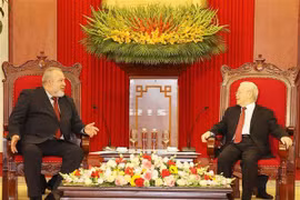 Le SG du Parti Nguyen Phu Trong reçoit le PM cubain Manuel Marrero Cruz