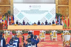 AMM-55: le ministre Bui Thanh Son rencontre des représentants de plusieurs pays