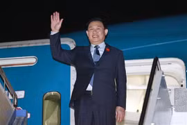 Le président de l’AN Vuong Dinh Hue arrive à Canberra pour une visite officielle en Australie