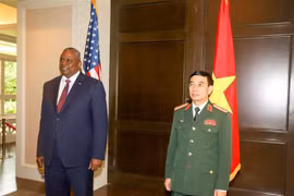 Dialogue de Shangri-La: le ministre Phan Van Giang rencontre ses homologues de trois pays