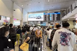 Le nombre de passagers passant par l'aéroport de Tan Son Nhat atteint un niveau record