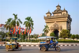 COVID-19: le Laos réduit la période de quarantaine pour des personnes entrant dans le pays