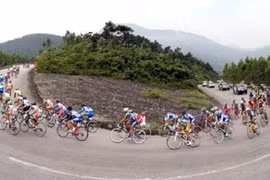 L’ambassadeur du Royaume-Uni et les dirigeants de Dà Nang participent à une course cycliste