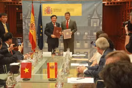 Le Vietnam et l'Espagne signent un accord d'entraide judiciaire en matière pénale