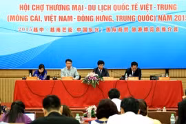 Plus de 400 stands à la foire internationale du commerce et du tourisme Vietnam-Chine 2015 