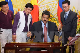 Le président vénézuélien Nicolás Maduro quitte le Vietnam