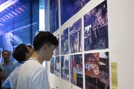 La maison commune du Nord à travers une exposition à Hanoi