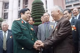 Le ministre vietnamien de la Défense reçoit des vétérans chinois