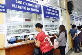 Santé : plus de 4,8 millions de Hanoiens peuvent utiliser leur carte d'identité à puce