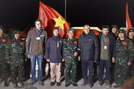 Séisme: l'équipe de l'Armée populaire du Vietnam remet des matériels de secours à la Turquie