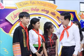 Le chef de l’Etat participe à une soirée de la mi-automne à Binh Phuoc