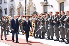 Cérémonie d'accueil officielle du président Vo Van Thuong en visite officielle en Autriche