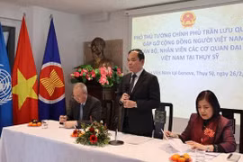 Le vice-Premier ministre Tran Luu Quang rencontre des Vietnamiens en Suisse