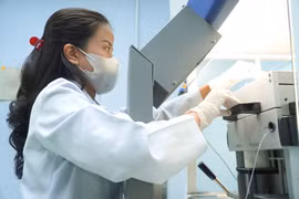 Médicaments pour les diagnostics et la surveillance du traitement du cancer 