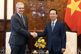 Le président Vo Van Thuong souligne les acquis des liens Vietnam-France