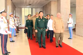 Le vice-ministre de la Défense Vo Minh Luong en visite à Cuba