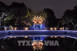 Nouveau circuit touristique nocturne au Temple de la Littérature de Hanoï