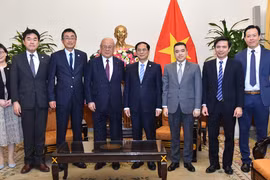 Le ministre des AE reçoit le conseiller de l'Alliance parlementaire d'amitié Japon-Vietnam