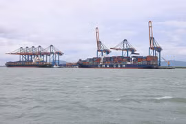 Un rapport concernant la construction du port de concentrateur international de Can Gio soumis au PM