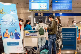 Têt : Plus de 100 travailleurs défavorisés rentrent chez eux grâce au vol gratuit de Vietnam Airlines