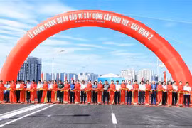 Le PM à la cérémonie inaugurale de la 2e phase du pont Vinh Tuy, à Hanoï