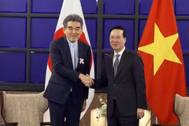 Le président Vo Van Thuong rencontre l'Association des experts Japon-Vietnam ​à Fukuoka