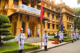 Le drapeau de l'ASEAN se lève à Hanoi pour son 56e anniversaire
