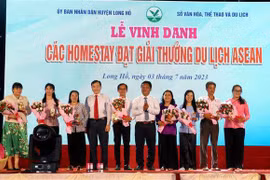 Vinh Long honore les homestay lauréats des prix du tourisme de l'ASEAN