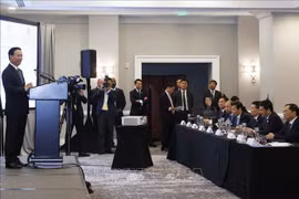 Le président Vo Van Thuong à une table ronde d’entreprises et localités Vietnam-États-Unis