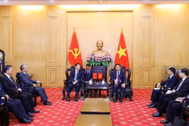 Vietnam et Chine renforcent le partage d'expériences dans le travail d’édification du Parti