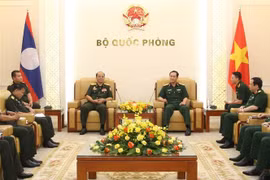 Un vice-ministre de la Défense reçoit une délégation de l'Armée populaire lao