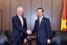 Le président Vo Van Thuong rencontre des dirigeants des groupes Apple et Boeing