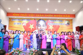 Une fête pour la reconnaissance de tous les enseignants Viet kieu en Thaïlande