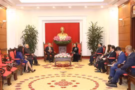 La membre du Politburo Truong Thi Mai reçoit le chef de la Centrale des travailleurs de Cuba