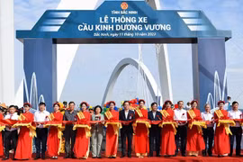Inauguration du plus haut pont en arc en acier du Vietnam