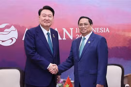Le Premier ministre Pham Minh Chinh rencontre le président sud-coréen Yoon Suk Yeol