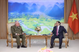 Le PM Pham Minh Chinh reçoit le ministre des Forces armées révolutionnaires de Cuba