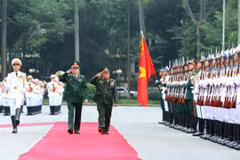Le Vietnam et le Laos renforcent la coopération entre leurs armées