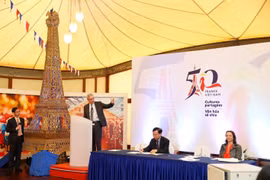 Grands événements pour célébrer le 50e anniversaire des relations diplomatiques Vietnam-France