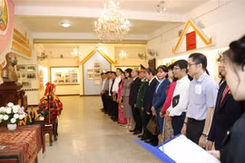 Les agences vietnamiennes au Laos commémorent de défunts dirigeants lao
