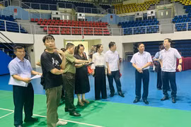Le comité d'organisation inspecte le lieu d'organisation du concours. Photo : https://baoquangninh.vn/
