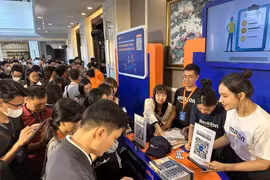 Selon un récent rapport sur les opportunités d'exportation directe via le commerce électronique au Vietnam réalisé par Access Partnership Analytics, les exportations du commerce électronique de détail du Vietnam devraient atteindre 296,3 billions de dongs en 2027. Photo : VNA