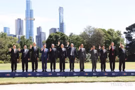 Le Premier ministre australien Anthony Albanese et les chefs de délégation et le secrétaire général de l'ASEAN à une réunion restreinte du Sommet spécial marquant le 50e anniversaire des relations ASEAN-Australie (à Melbourne, le 6 mars 2024). Photo : VNA 