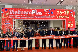 L’exposition internationale de l’industrie du plastique et du caoutchouc du Vietnam - VietnamPlas 2024 a ouvert ses portes le 16 octobre à Ho Chi Minh-Ville. Photo : VNA