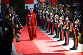 La vice-présidente du Vietnam, Vo Thi Anh Xuan, à la tête d’une délégation vietnamienne, a assisté à la cérémonie d'investiture du président indonésien pour le mandat 2024-2029, Prabowo Subianto. Photo : VNA