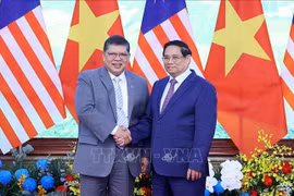 Le Premier ministre vietnamien Pham Minh Chinh (à droite) et le président de la Chambre des représentants de Malaisie, Tan Sri Dato' Johari Bin Abdul, Photo : VNA