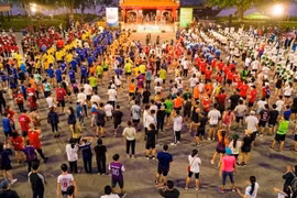 Huê: 3.000 personnes participent au jogging pour la santé publique